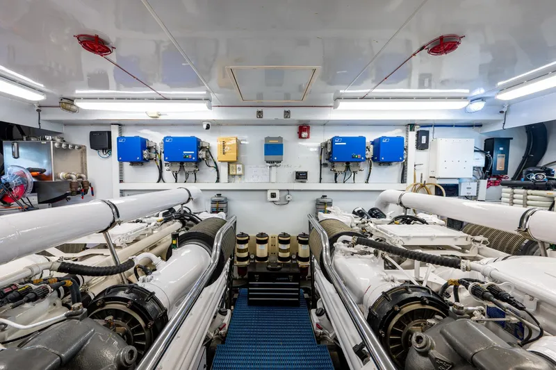 Somewhere In Time Yacht Photos Pics Ocean Alexander 78 Somewhere In Time- Engine Room