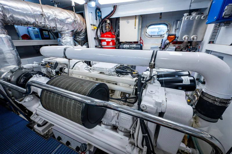 Somewhere In Time Yacht Photos Pics Ocean Alexander 78 Somewhere In Time- Engine Room