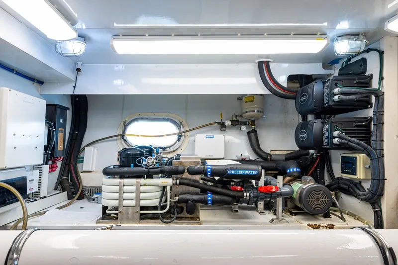 Somewhere In Time Yacht Photos Pics Ocean Alexander 78 Somewhere In Time- Engine Room