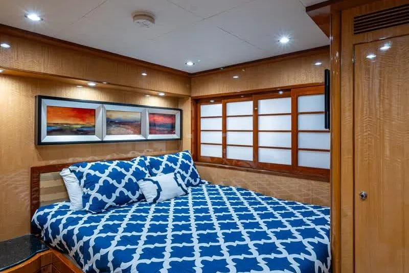 Somewhere In Time Yacht Photos Pics Ocean Alexander 78 Somewhere In Time- Port Stateroom