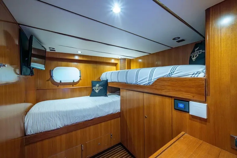 Somewhere In Time Yacht Photos Pics Ocean Alexander 78 Somewhere In Time- Crew Quarters