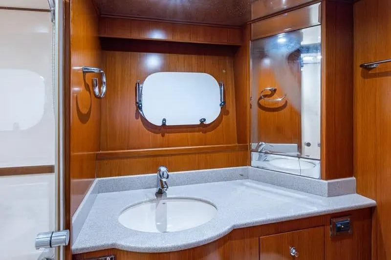 Somewhere In Time Yacht Photos Pics Ocean Alexander 78 Somewhere In Time- Crew Quarters