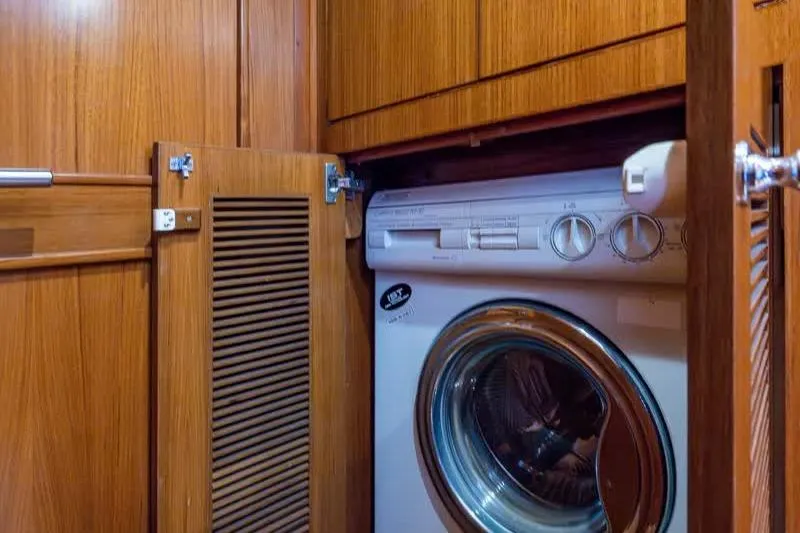 Somewhere In Time Yacht Photos Pics Ocean Alexander 78 Somewhere In Time- Crew Quarters