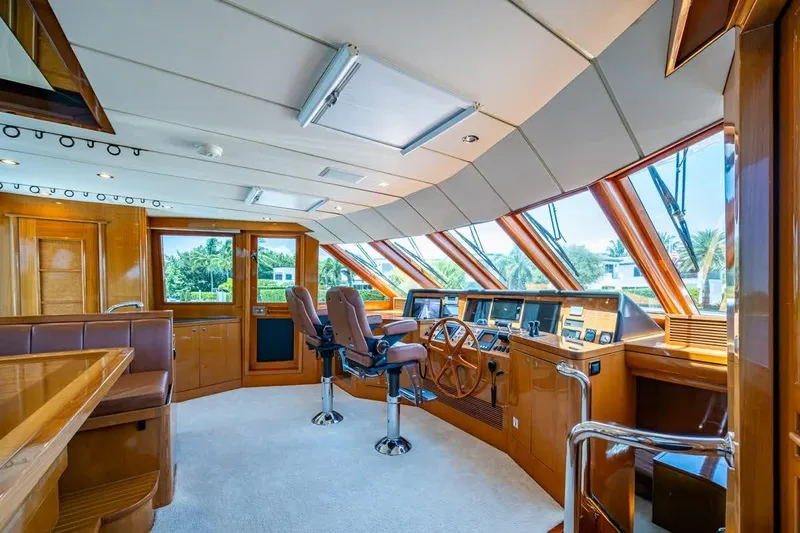 Somewhere In Time Yacht Photos Pics Ocean Alexander 78 Somewhere In Time- Enclosed Bridge Helm