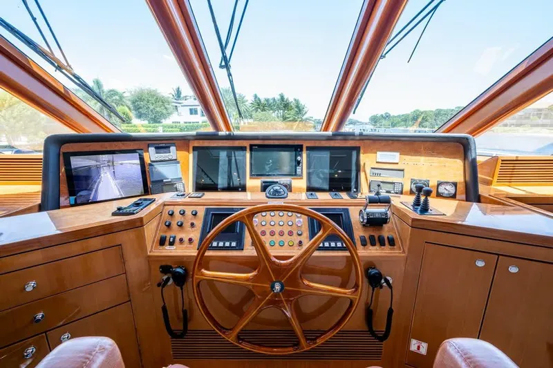 Somewhere In Time Yacht Photos Pics Ocean Alexander 78 Somewhere In Time- Enclosed Bridge Helm