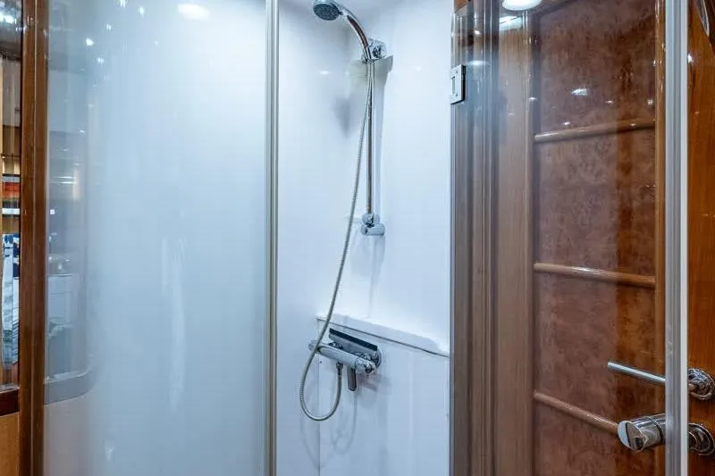 Somewhere In Time Yacht Photos Pics Ocean Alexander 78 Somewhere In Time- Head