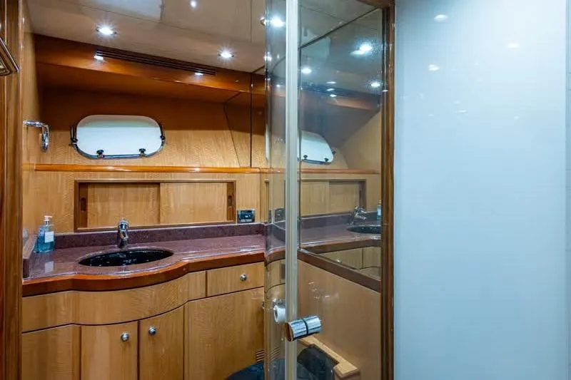 Somewhere In Time Yacht Photos Pics Ocean Alexander 78 Somewhere In Time- Head