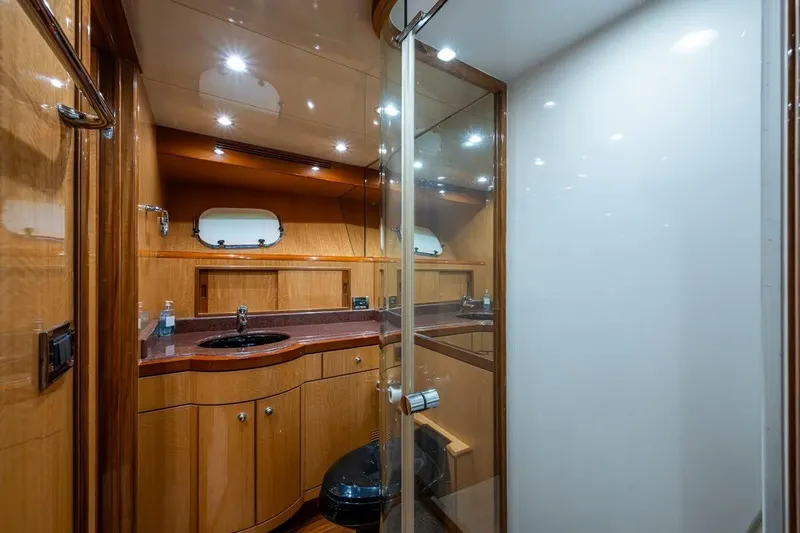 Somewhere In Time Yacht Photos Pics Ocean Alexander 78 Somewhere In Time- Head