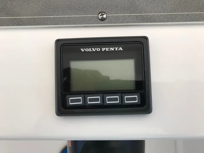 St. Somewhere Yacht Photos Pics Volvo Penta display on 2017 Sumerset houseboat control panel.
