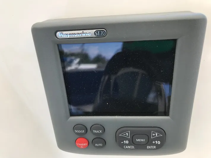 St. Somewhere Yacht Photos Pics Raymarine ST70 display on 2017 Sumerset houseboat, featuring navigation controls.