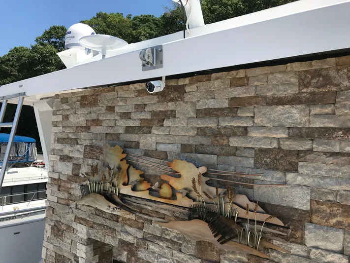 St. Somewhere Yacht Photos Pics 2017 Sumerset houseboat with stone wall and decorative metal art.