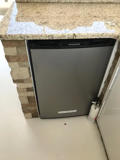 St. Somewhere Yacht Photos Pics Frigidaire mini fridge under granite countertop on 2017 Sumerset houseboat.