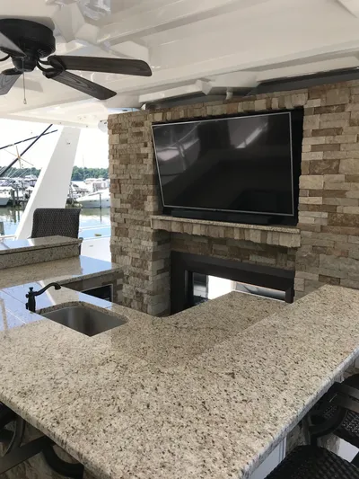 St. Somewhere Yacht Photos Pics Luxurious 2017 Sumerset houseboat interior with granite bar, TV, and ceiling fan.