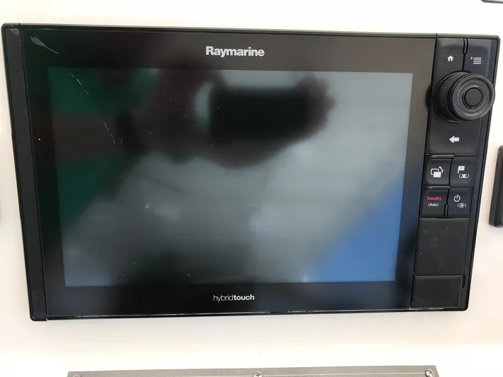St. Somewhere Yacht Photos Pics Raymarine HybridTouch display on 2017 Sumerset houseboat control panel.