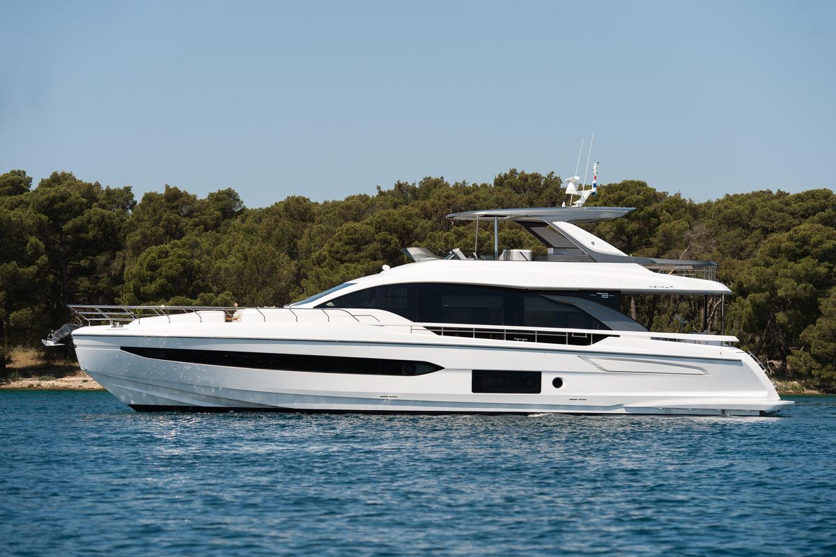 2022 Azimut 77 