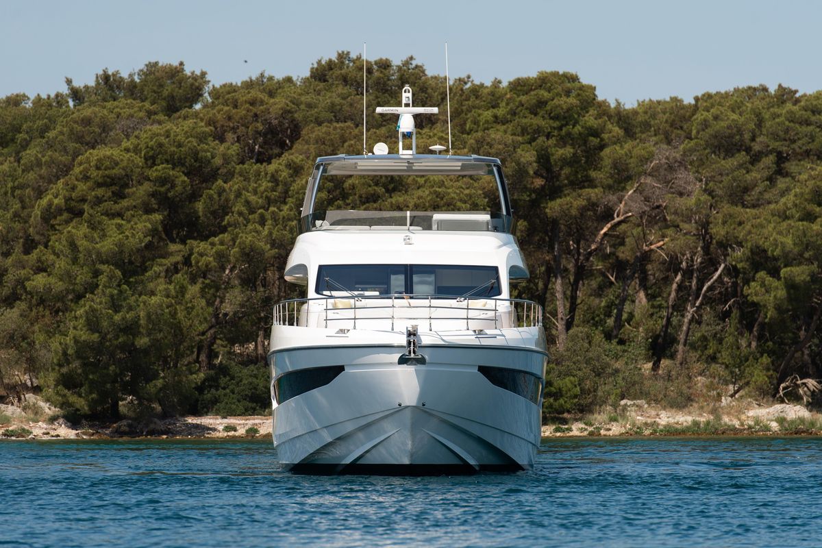 2022 Azimut 77 