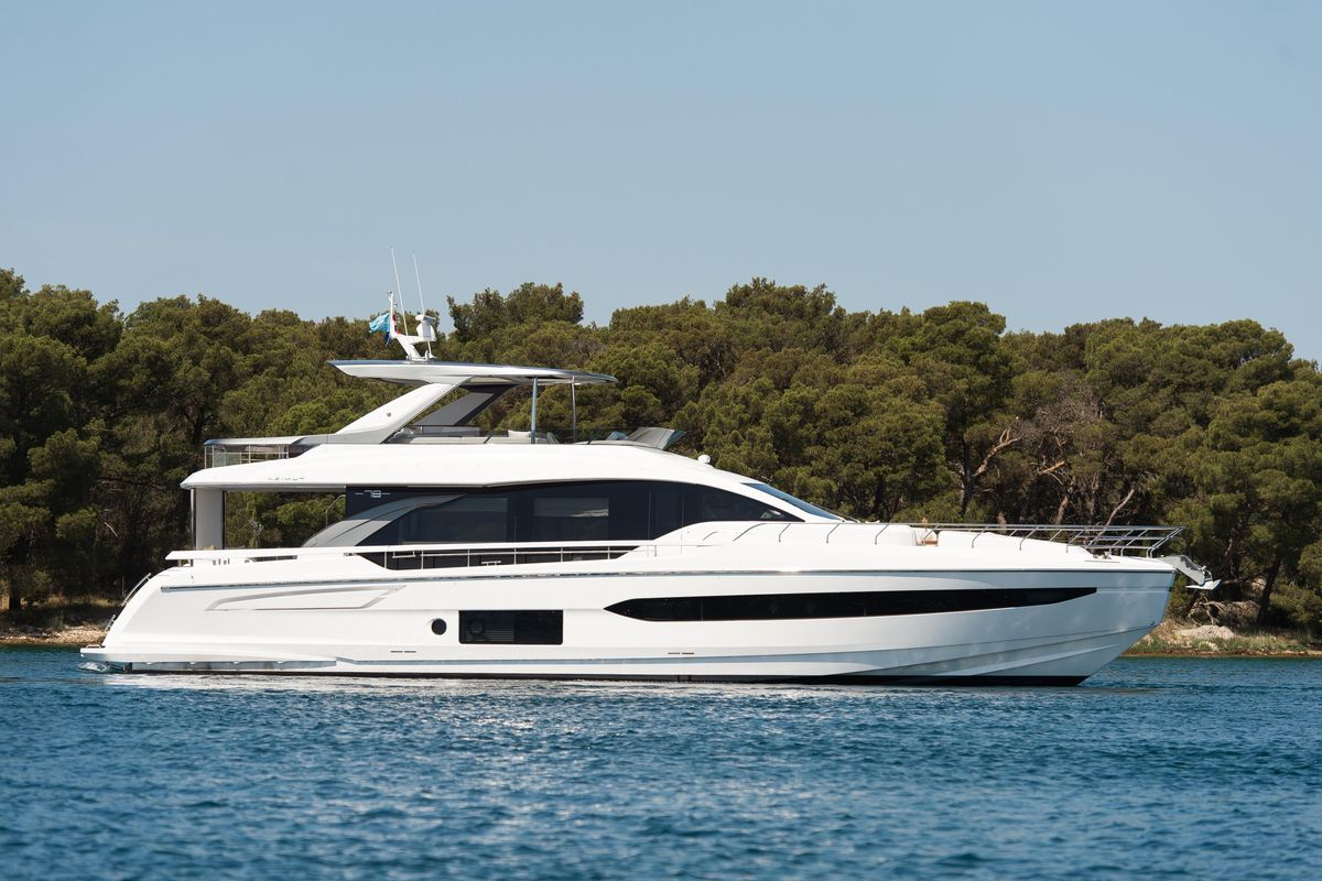 2022 Azimut 77 