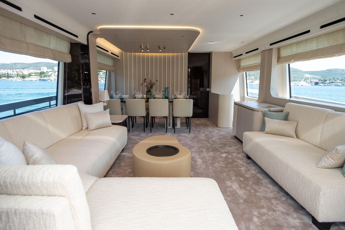 2022 Azimut 77 