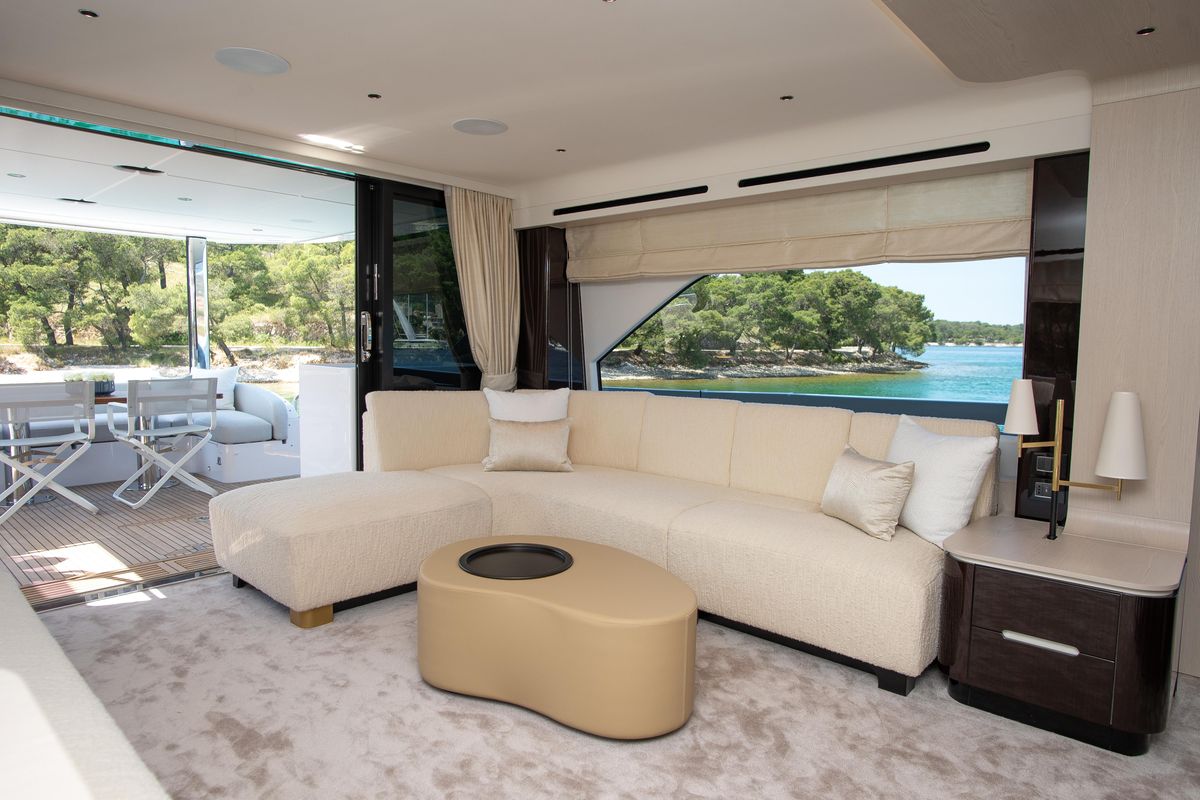 2022 Azimut 77 