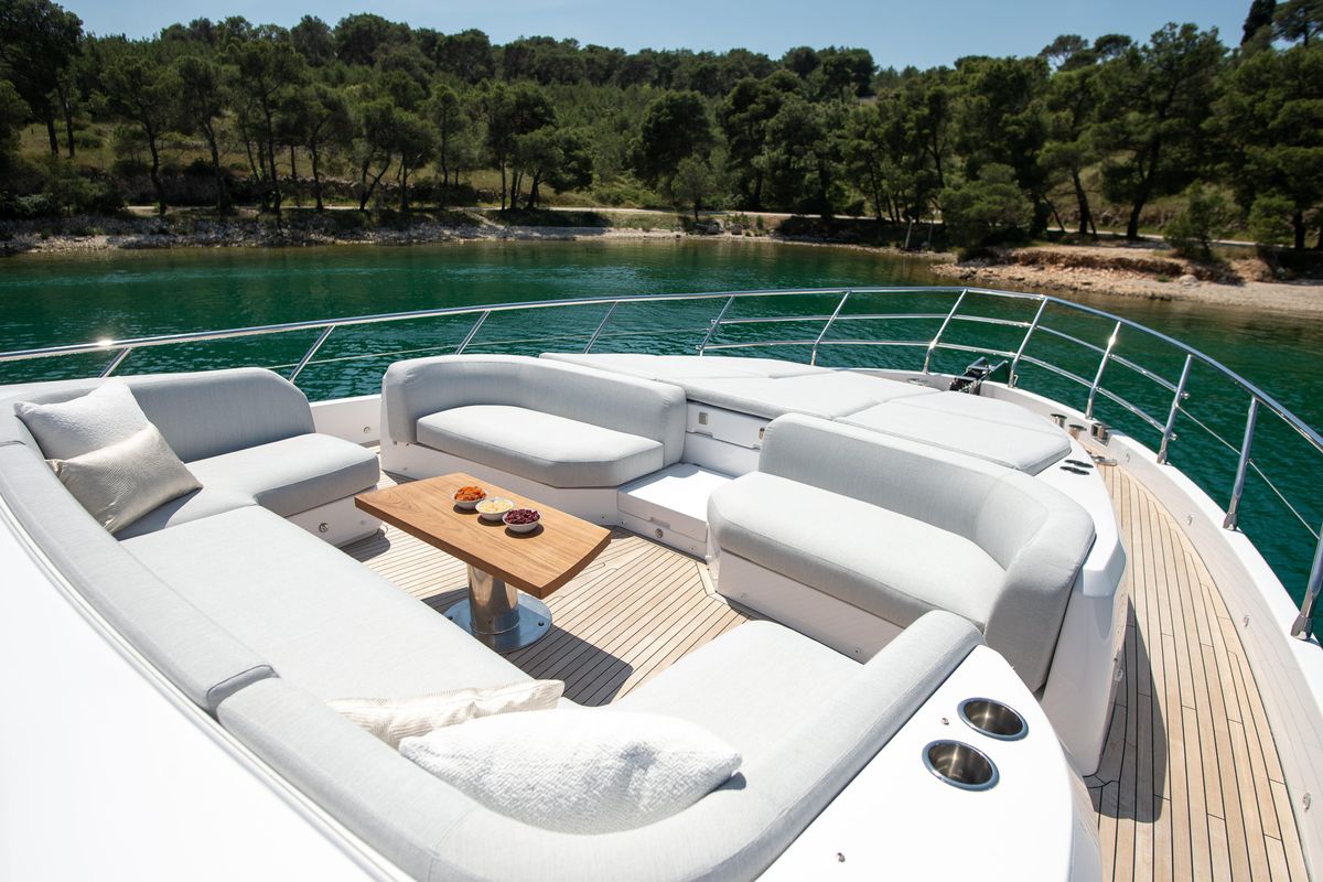 2022 Azimut 77 