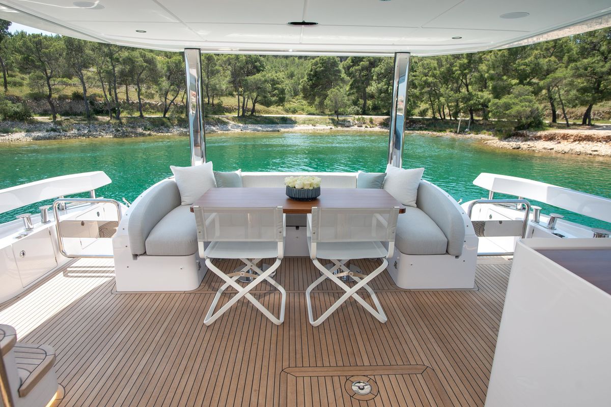 2022 Azimut 77 
