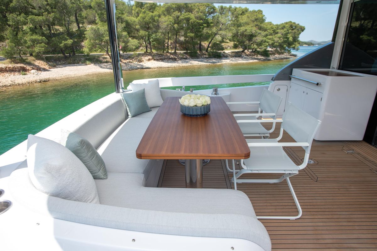 2022 Azimut 77 