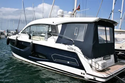 2021 Sealine C390