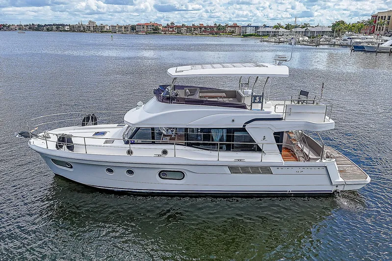 Horizon IV Yacht Photos Pics 