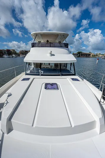 Horizon IV Yacht Photos Pics 2020 Beneteau Swift Trawler 47 on water, showcasing sleek deck design and flybridge.