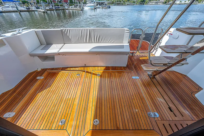 Horizon IV Yacht Photos Pics 