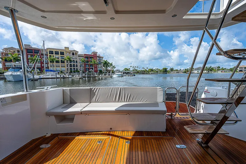 Horizon IV Yacht Photos Pics 