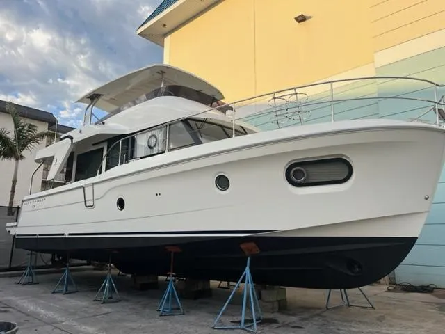 Horizon IV Yacht Photos Pics 