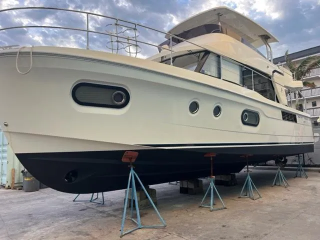 Horizon IV Yacht Photos Pics 