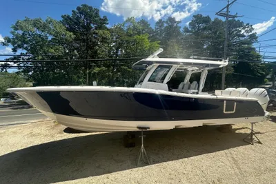 Robalo R360 Center Console