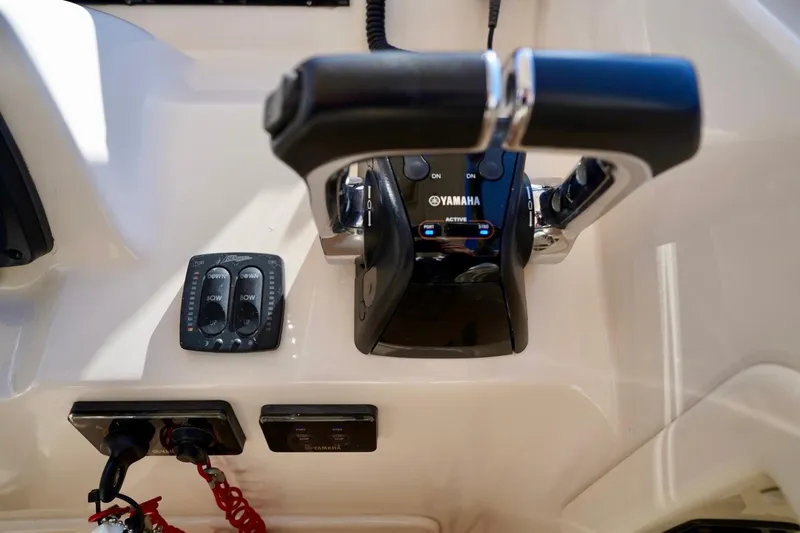 Starr Yacht Photos Pics Control panel of 2015 Grady-White Freedom 307 boat with Yamaha throttle.