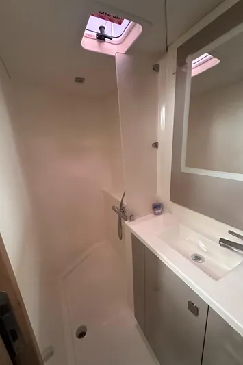 Brave Coquina Yacht Photos Pics Modern bathroom in 2020 Fountaine Pajot Lucia 40 catamaran with shower and sink.