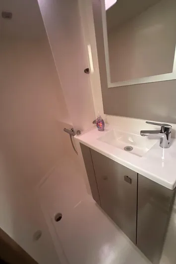 Brave Coquina Yacht Photos Pics Modern bathroom in 2020 Fountaine Pajot Lucia 40 catamaran.