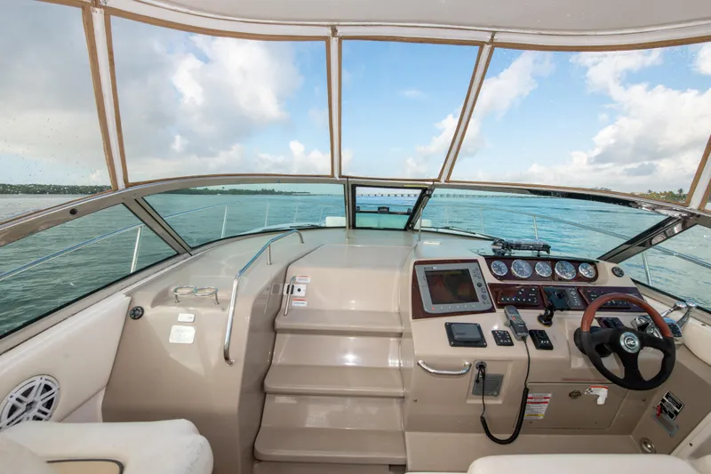  Yacht Photos Pics 2009 Sea Ray 350 Sundancer helm with navigation instruments and ocean view.