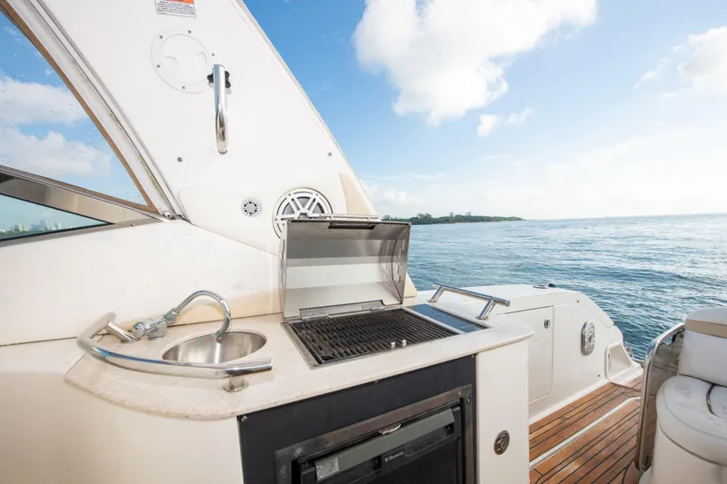  Yacht Photos Pics 2009 Sea Ray 350 Sundancer yacht with outdoor kitchen and ocean view.