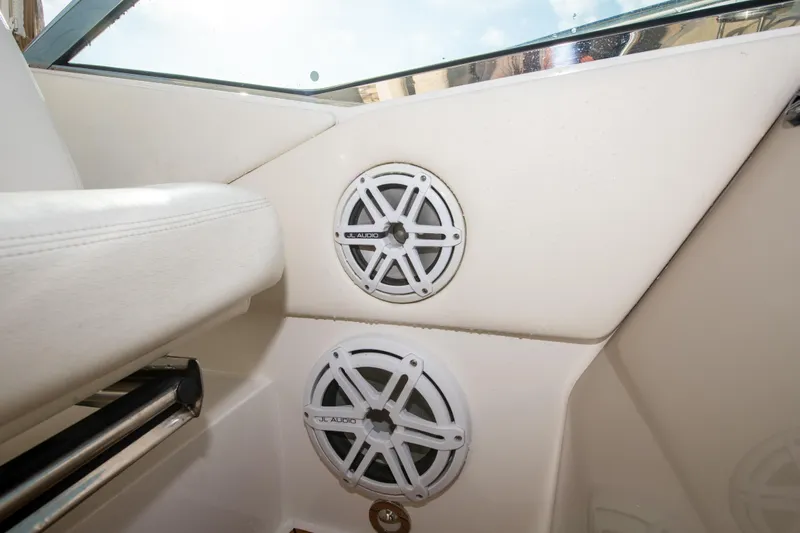  Yacht Photos Pics Interior speakers of a 2009 Sea Ray 350 Sundancer boat.