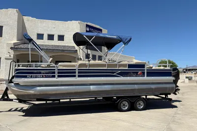 Sun Tracker Fishin' Barge 24 DLX