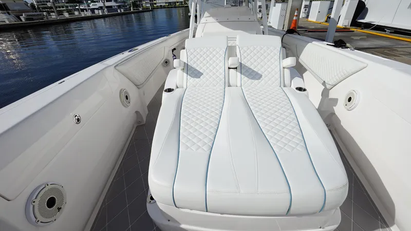 Talan't Show Yacht Photos Pics Intrepid 40' 2021