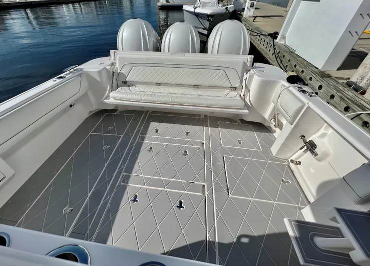 Talan't Show Yacht Photos Pics Intrepid 40' 2021
