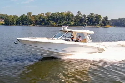 Boston Whaler 350 Realm