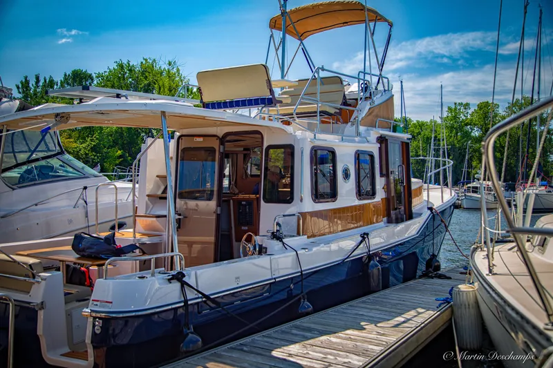 Alto Yacht Photos Pics 2023 Ranger Tugs R-31 CB docked at marina under clear blue sky.