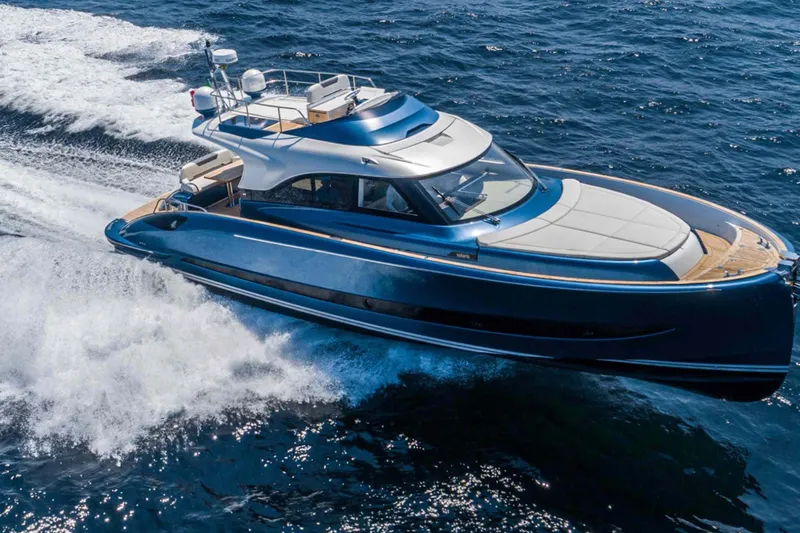  Yacht Photos Pics 2026 Solaris Power 48 Flybridge yacht cruising on open water.