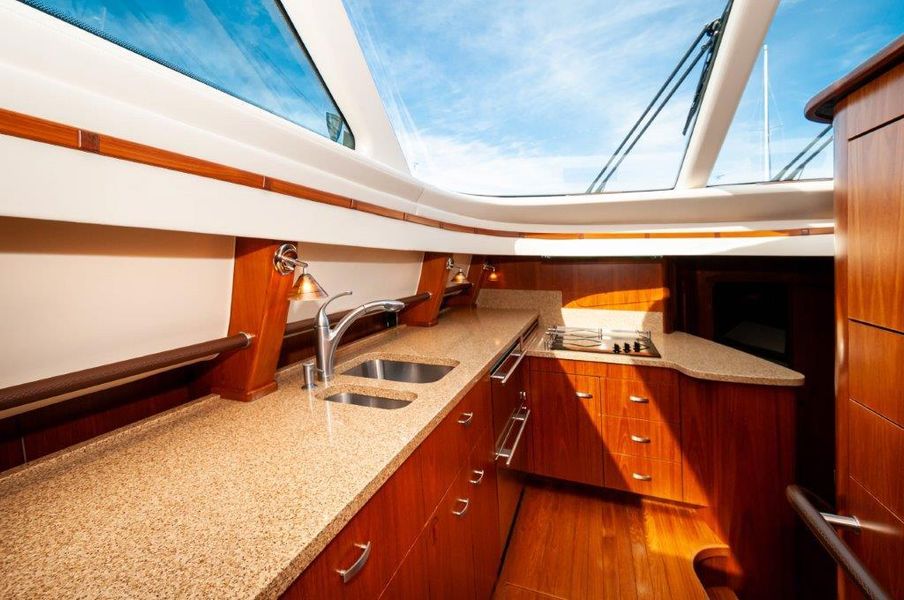 2014 Tiara Yachts 5800 Sovran