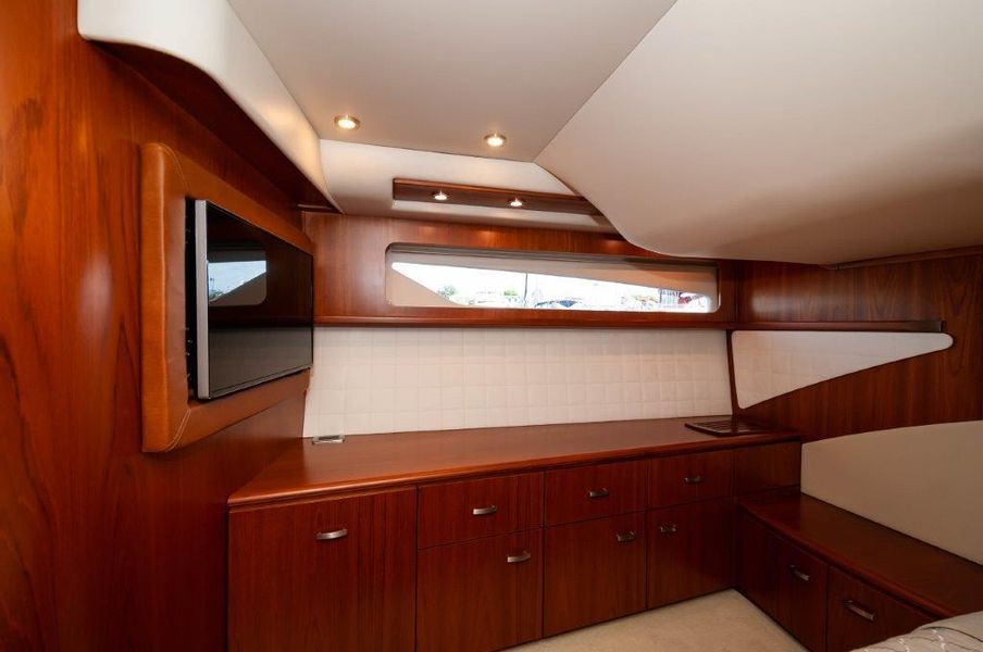 2014 Tiara Yachts 5800 Sovran