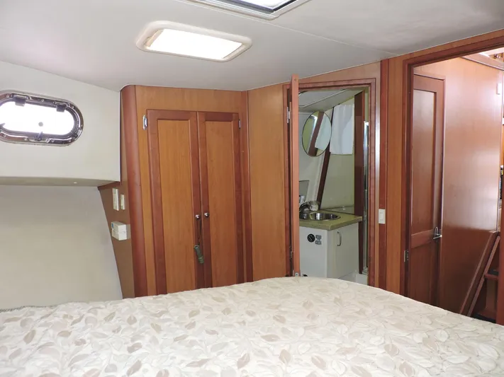 Angels Only Yacht Photos Pics Interior of 2007 Mainship 400 Trawler, featuring wood cabinetry and a compact bathroom.