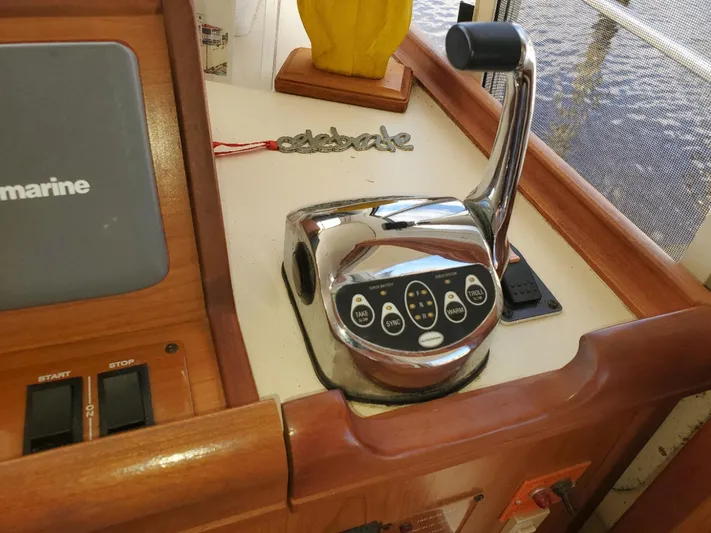 Angels Only Yacht Photos Pics Control panel of a 2007 Mainship 400 Trawler with throttle lever and navigation equipment.